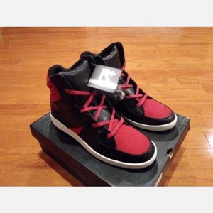 Rocawear Renaissance Designer Sneakers Black and Red Rare Sz. 10 Vintage DS New